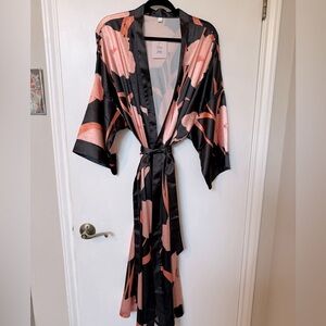 NWT Pixie Lady Plus Black & Pink Floral Longline Satin Boudoir Robe - Size 1X-2X